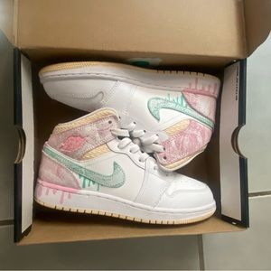 COPY - Jordan 1 Mid SE  Paint Drip ( GS ) Size 4.5Y
